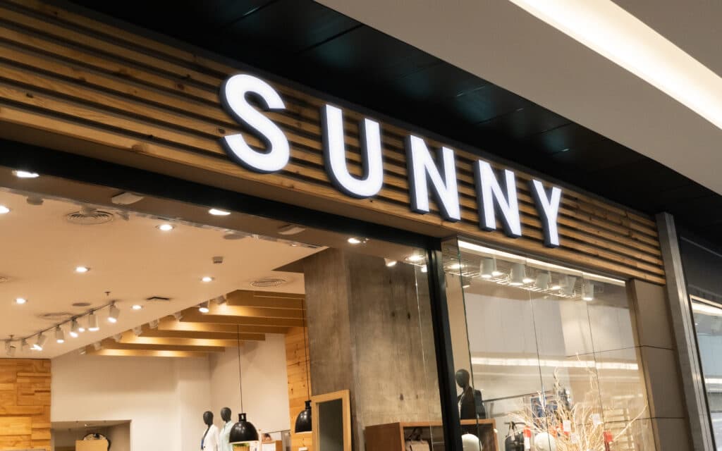 Comunicação visual iluminada: o que avaliar antes de produzir letreiros, backlights e caixas de luz