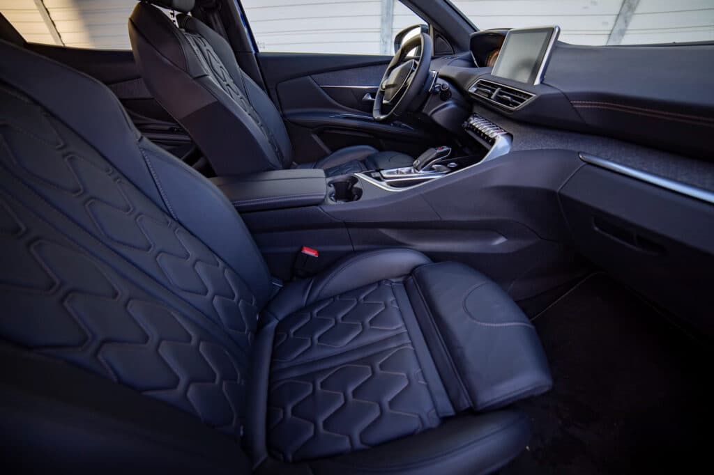 Como começar a trabalhar com capotaria automotiva e interiores de veículos